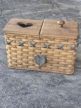 Vintage Two-Tone Woven Basket Box with Heart Accent (Brown, Blue)